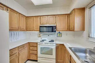 628 Windsor Way, Monroe Township, NJ 08831 - Photo 18