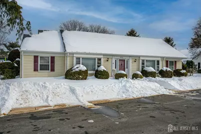 628 Windsor Way #B, Monroe Township, NJ 08831 - Photo 2