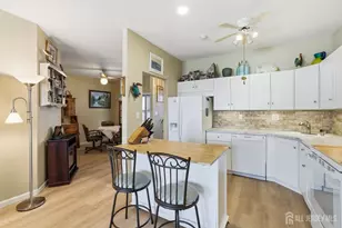 13D Canterbury Dr, Monroe Township, NJ 08831 - Photo 4