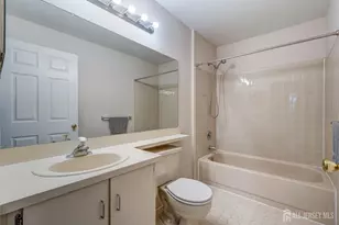 318 Wimbeldon Ct, North Brunswick Township, NJ 08902 - Photo 10