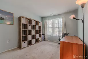 33 Vandeventer Ct, Sayreville, NJ 08872 - Photo 16