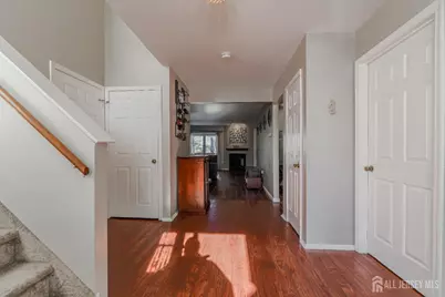 33 Vandeventer Court, Sayreville, NJ 08872 - Photo 2