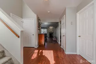 33 Vandeventer Ct, Sayreville, NJ 08872 - Photo 4