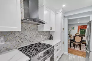 28 Hawthorn Dr, Edison, NJ 08820 - Photo 4