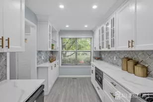 28 Hawthorn Dr, Edison, NJ 08820 - Photo 6