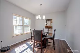 5 Fairmount Ct, Monroe Township, NJ 08831 - Photo 4