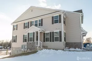 601 Charleston Dr NE, Monroe Township, NJ 08831 - Photo 2