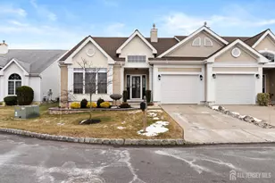 4 Wellington Pl, Monroe Township, NJ 08831 - Photo 2