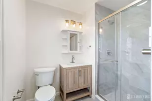 127 Hampton Ct, Franklin Township, NJ 08873 - Photo 4