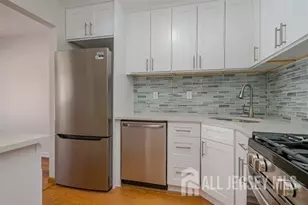 92 Reynolds Ct, Old Bridge Township, NJ 07747 - Photo 4