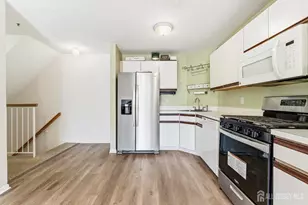 21 Newburgh Dr, Edison, NJ 08820 - Photo 8