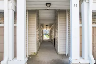 21 Newburgh Dr, Edison, NJ 08820 - Photo 2