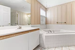 21 Newburgh Dr, Edison, NJ 08820 - Photo 16