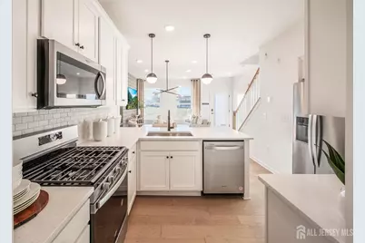 121 SW Jessie Place Place, New Brunswick, NJ 08901 - Photo 4