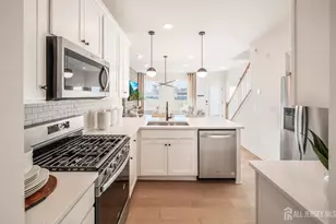 121 SW Jessie Pl Pl, New Brunswick, NJ 08901 - Photo 4