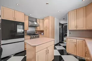 34 Sandalwood Dr, East Brunswick Township, NJ 08816 - Photo 14