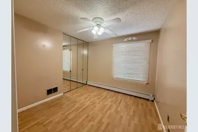 1 Carriage Place, Edison, NJ 08820 - Photo 8