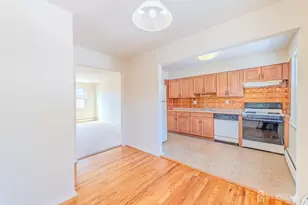 21 York Dr, Edison, NJ 08817 - Photo 8