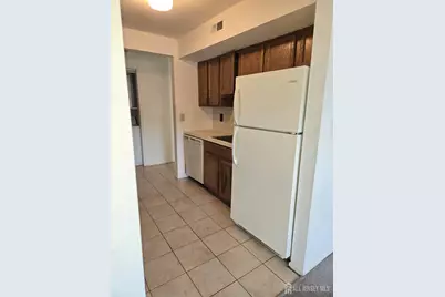 198 Sierra Court, Woodbridge Township, NJ 07095 - Photo 4