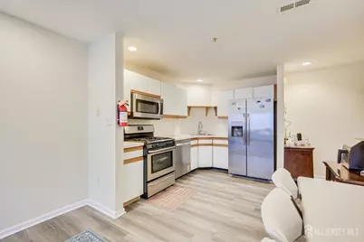 27 Edinburgh Court, Edison, NJ 08820 - Photo 4