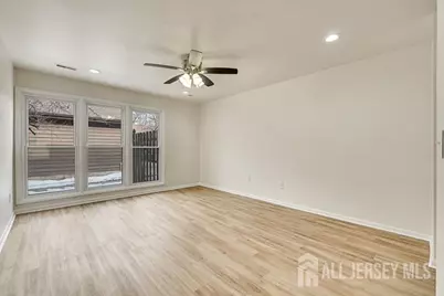 127 Oakmont Court, Edison, NJ 08820 - Photo 8