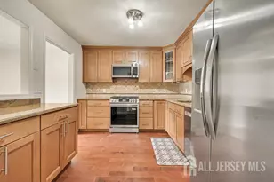 127 Oakmont Ct, Edison, NJ 08820 - Photo 4