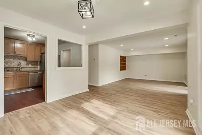 127 Oakmont Court, Edison, NJ 08820 - Photo 6