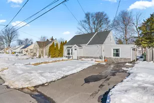 47 Hillcrest Ave, Edison, NJ 08817 - Photo 2