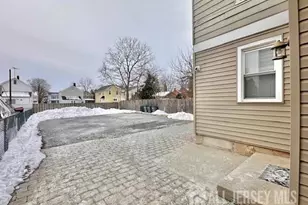 15 Doughty St, Raritan, NJ 08869 - Photo 2