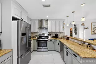 112 W Willow Street W, Colonia, NJ 07067 - Photo 12