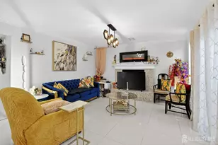 112 W Willow Street W, Colonia, NJ 07067 - Photo 8