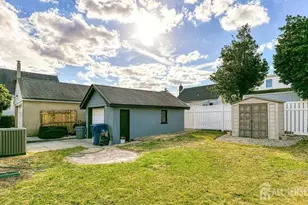 685 N Edgewood Pl, North Brunswick Township, NJ 08902 - Photo 2