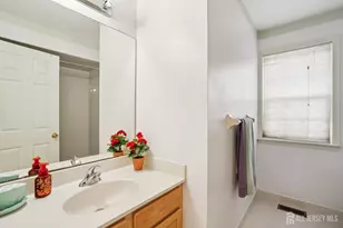 2 Golfview Ct, Monroe Township, NJ 08831 - Photo 20