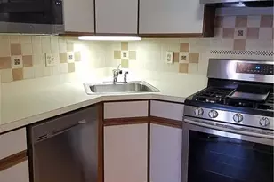 2308 Candlelight Ct, Helmetta, NJ 08828 - Photo 6