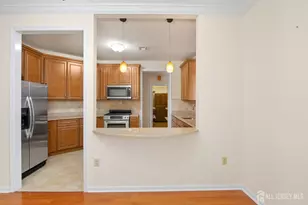 424 Regency Pl, Woodbridge Township, NJ 07095 - Photo 8