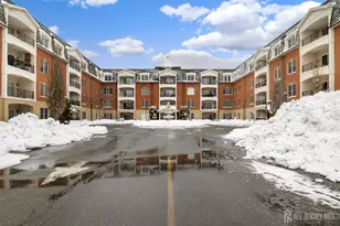 424 Regency Pl, Woodbridge Township, NJ 07095 - Photo 1