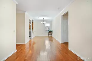 424 Regency Pl, Woodbridge Township, NJ 07095 - Photo 4