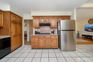 21 Wilk Rd, Edison, NJ 08837 - Photo 10