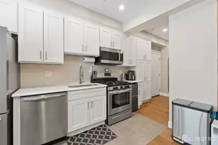 16 Troy St, Jersey City, NJ 07307 - Photo 4