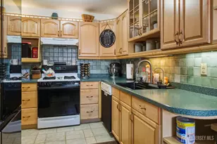 27 Sandpiper Dr, Sayreville, NJ 08859 - Photo 8