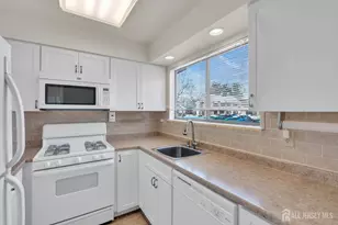 603 Jacob Ct, South Brunswick Township, NJ 08810 - Photo 8