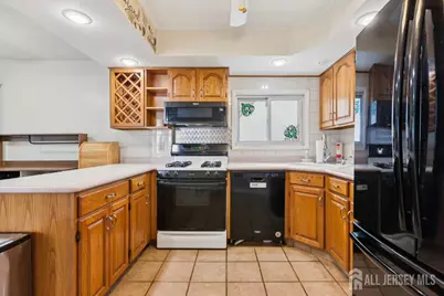 584 Garden Avenue, Woodbridge Township, NJ 07095 - Photo 10