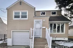 5 Gardner Ct, Sayreville, NJ 08872 - Photo 1