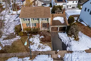 34 Stratford Cir, Edison, NJ 08820 - Photo 2