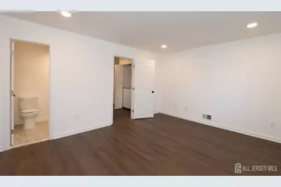 801 Woodbridge Commons Way, Iselin, NJ 08830 - Photo 24