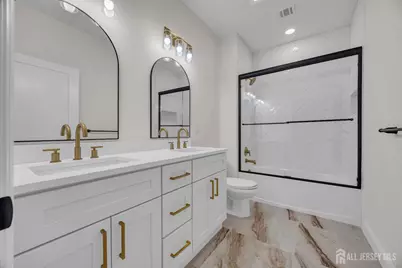 265 W Prescott Avenue N, Edison, NJ 08820 - Photo 34