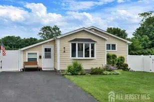 100 Pinetree Dr, Sayreville, NJ 08859 - Photo 1