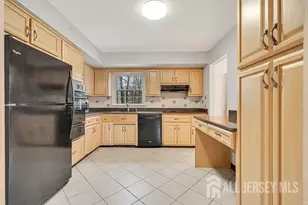 1035 Hillside Dr, North Brunswick Township, NJ 08902 - Photo 12
