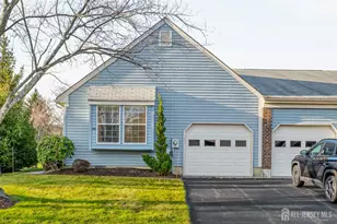 29B Hillsborough Dr, Monroe Township, NJ 08831 - Photo 2