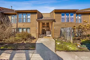 163 Hidden Hollow Ct, Edison, NJ 08820 - Photo 2